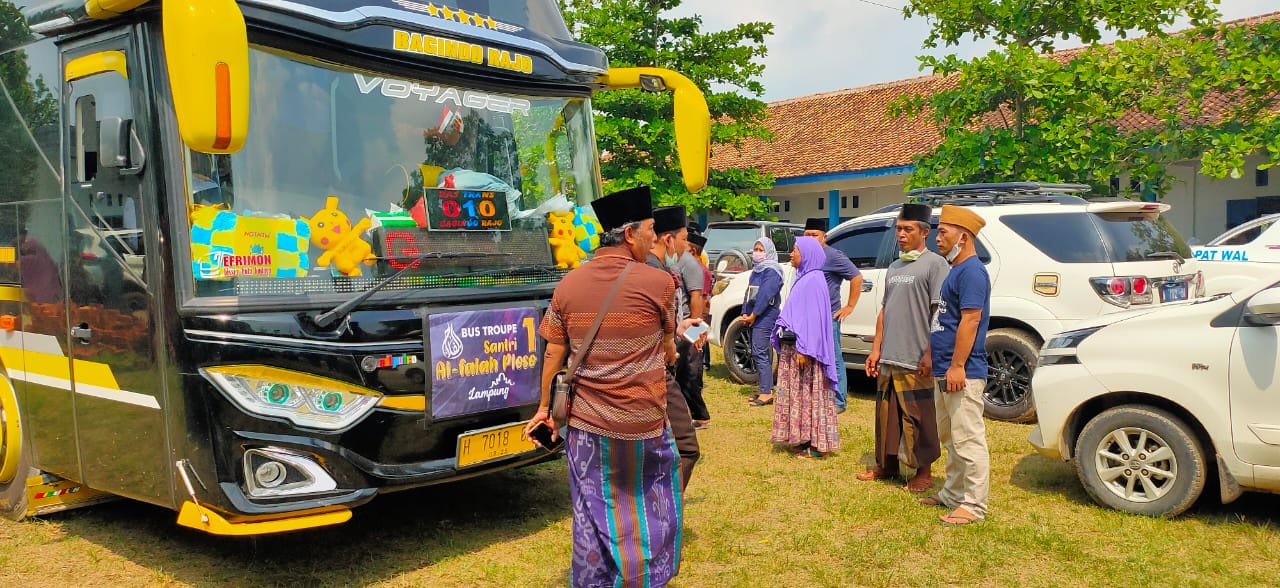 Ratusan Santri asal Lampung Kembali ke Ponpes Al Falah Ploso