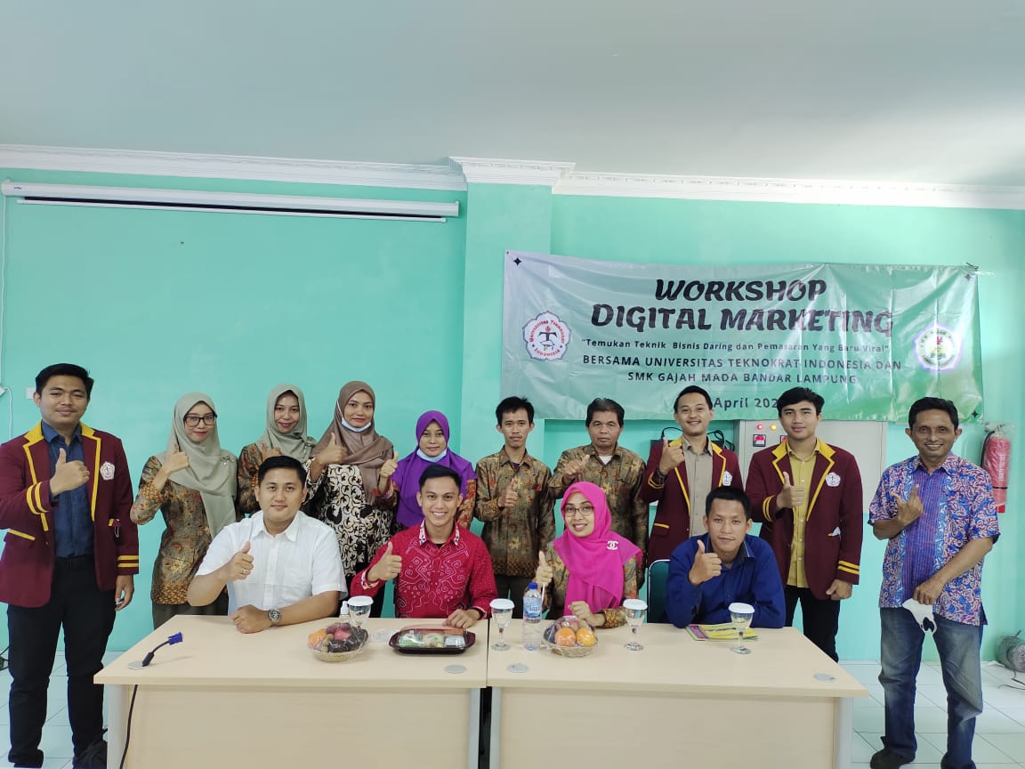 Tim PKM Universitas Teknokrat Indonesia Sambangi SMK Gajah Mada