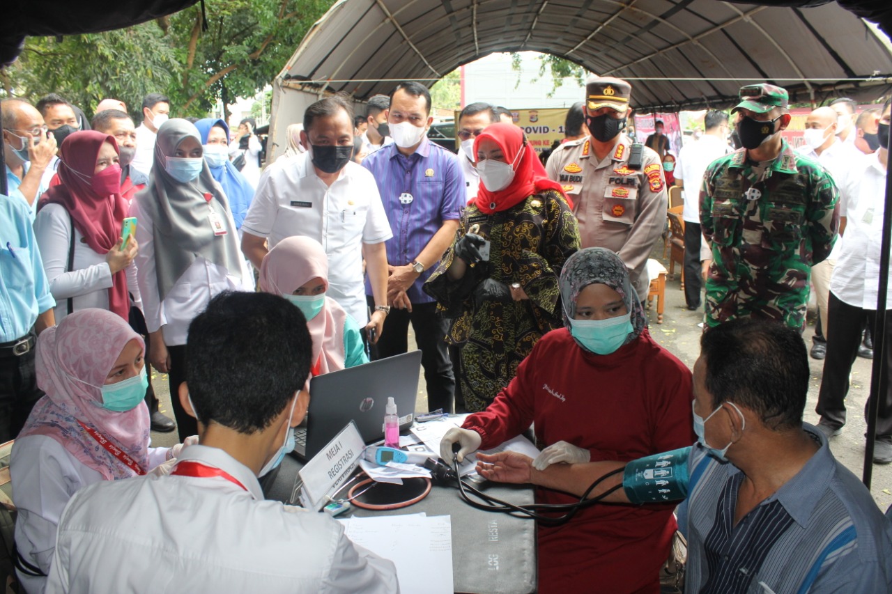 Dandim 0410/KBL Hadiri Vaksinasi Massal bersama Wali Kota