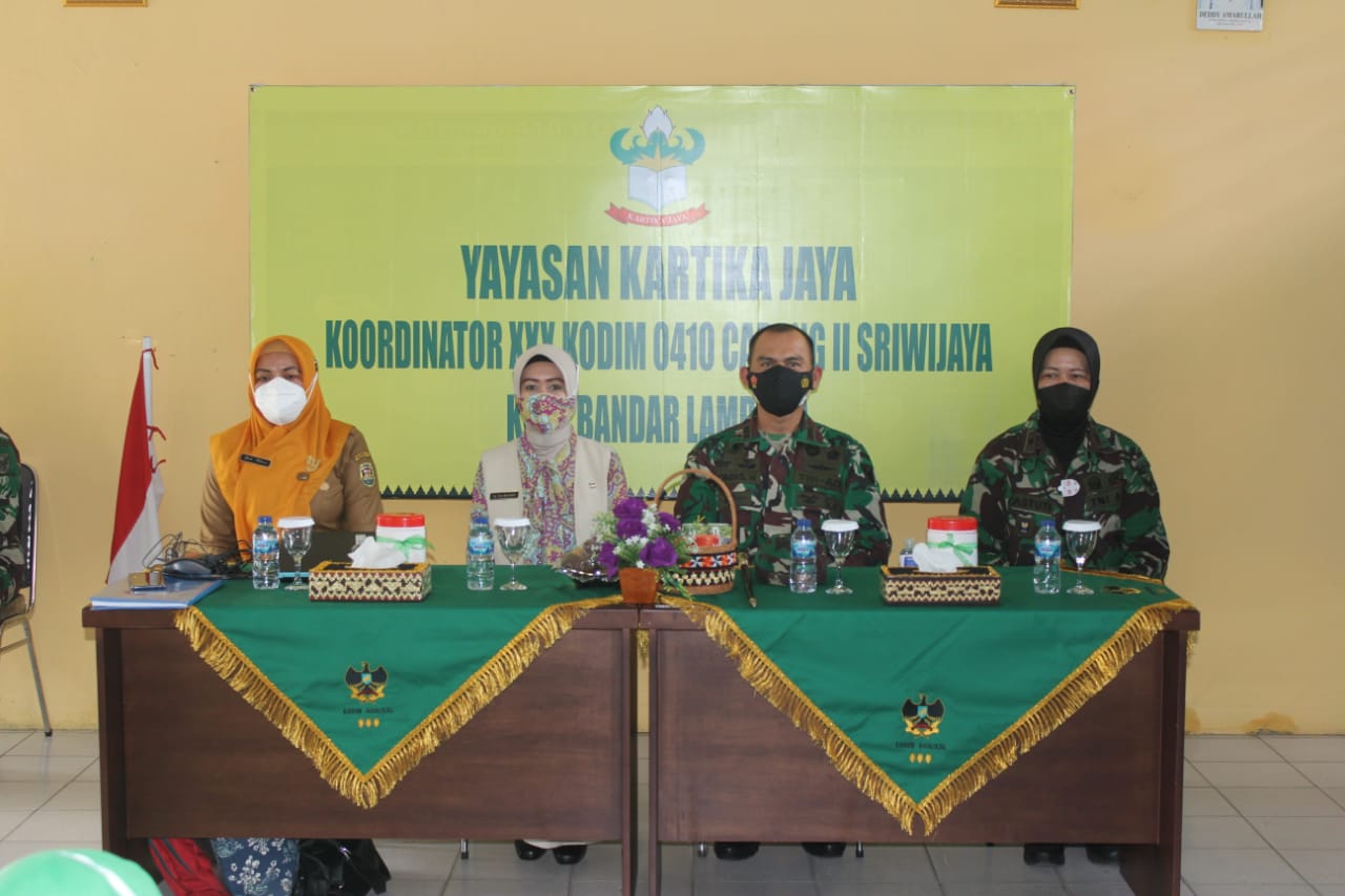 Dandim 0410/KBL bersama Ketua Yayasan Kartika Jaya Penilaian TK Kartika