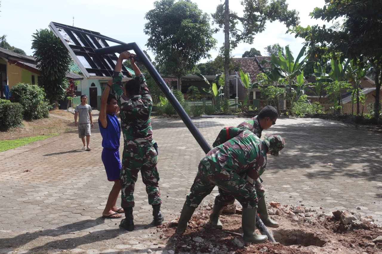 Karya Bhakti, Personel Kodim 0410/KBL Rehab Lapangan Olahraga