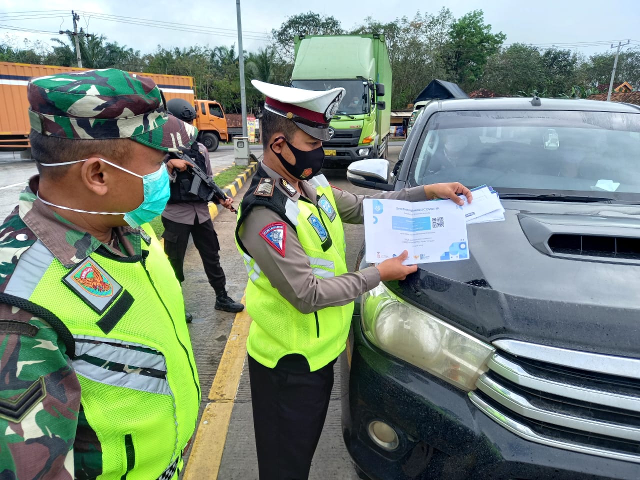 Cegah Penyebaran Covid-19, Gabungan TNI-Polri Perketat Perjalanan Lalu Lintas