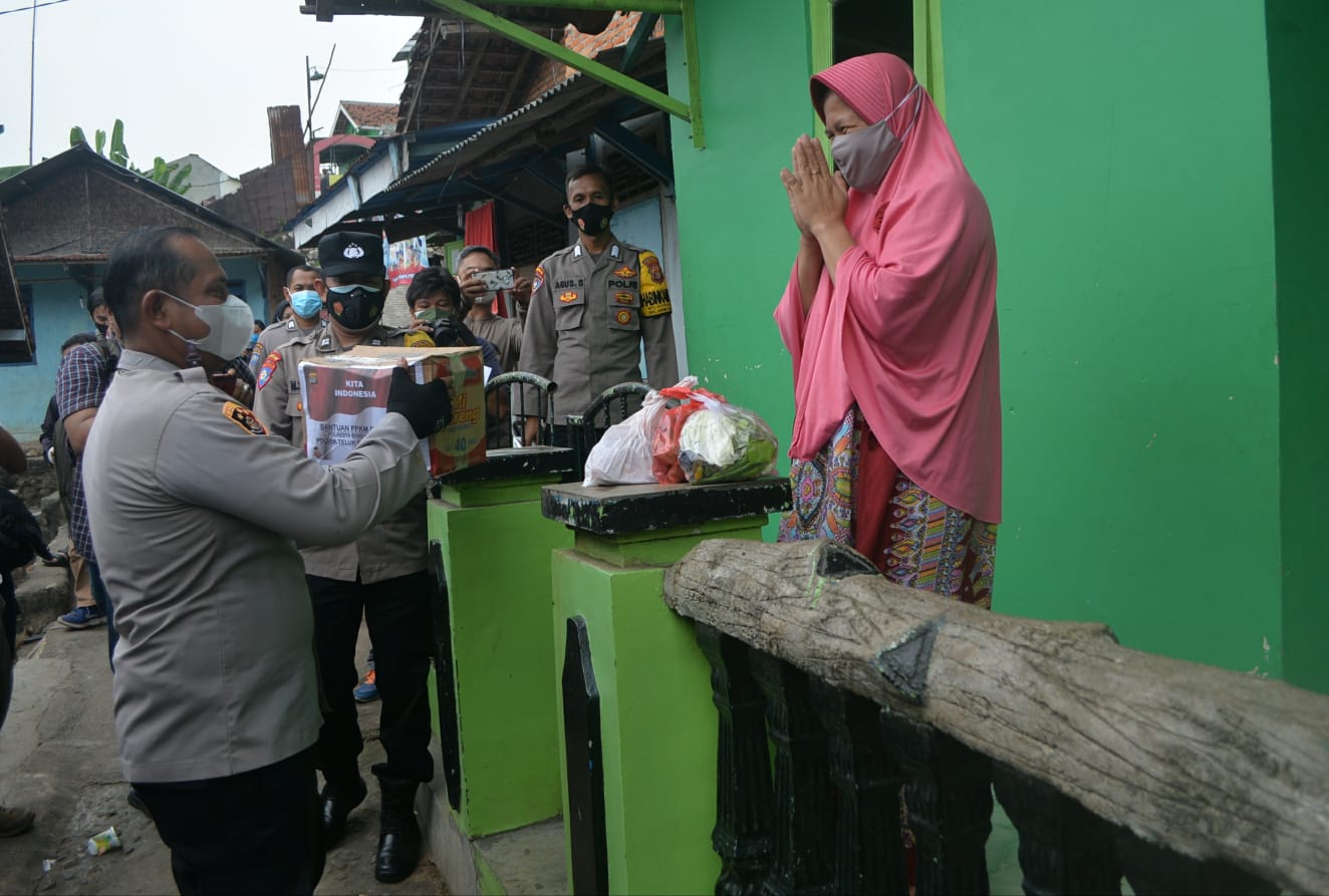 Polsek Telukbetung Selatan Bagikan Hewan Kurban