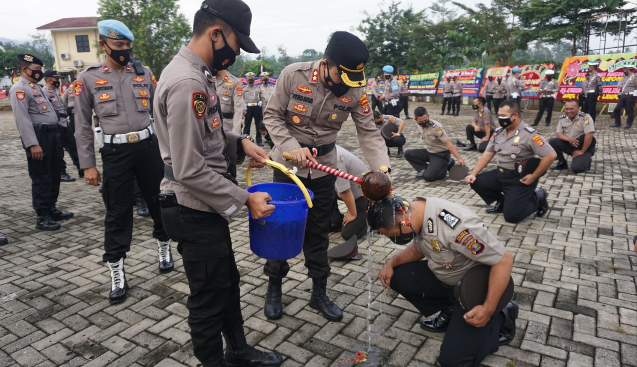 Selamat! 16 Personel Polres Pesawaran Naik Pangkat