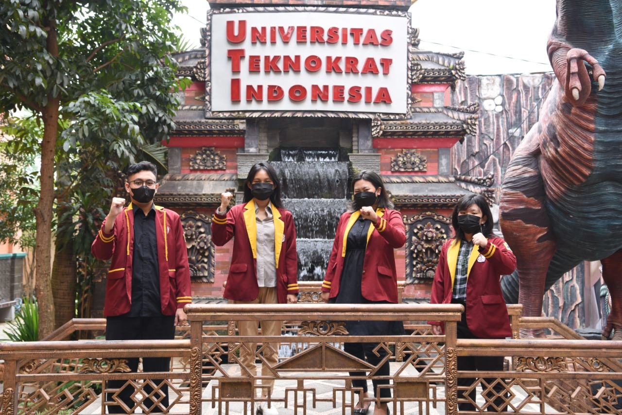 Top ! Tim Debat Universitas Teknokrat Indonesia Masuk Babak Nasional