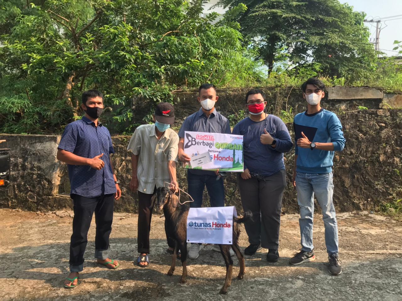 TDM Berbagi Kurban dengan Masyarakat