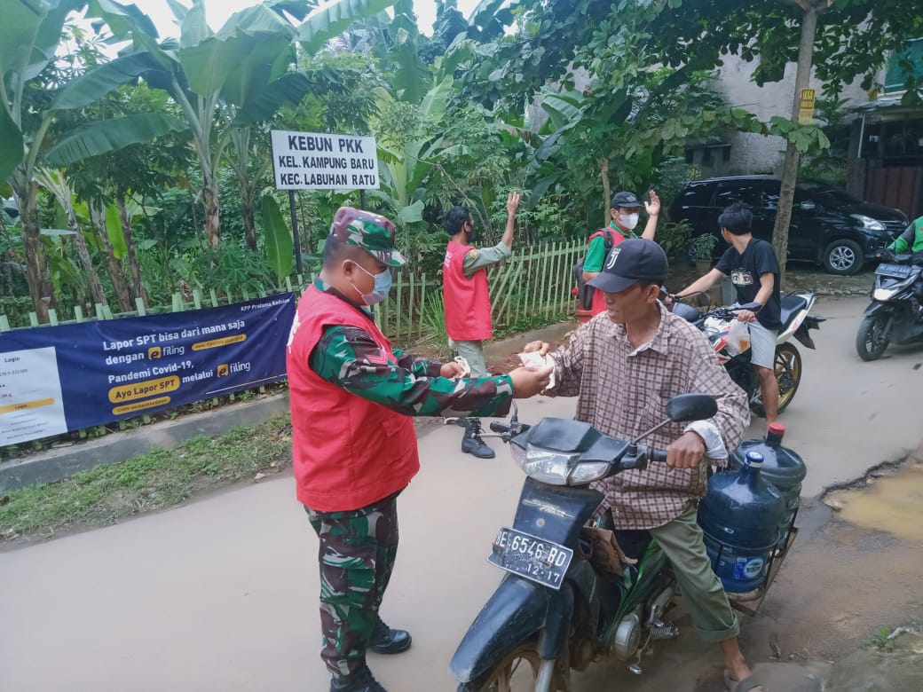 Babinsa Kodim 0410/KBL Terus Berikan Imbauan ke Masyarakat untuk Patuh Prokes