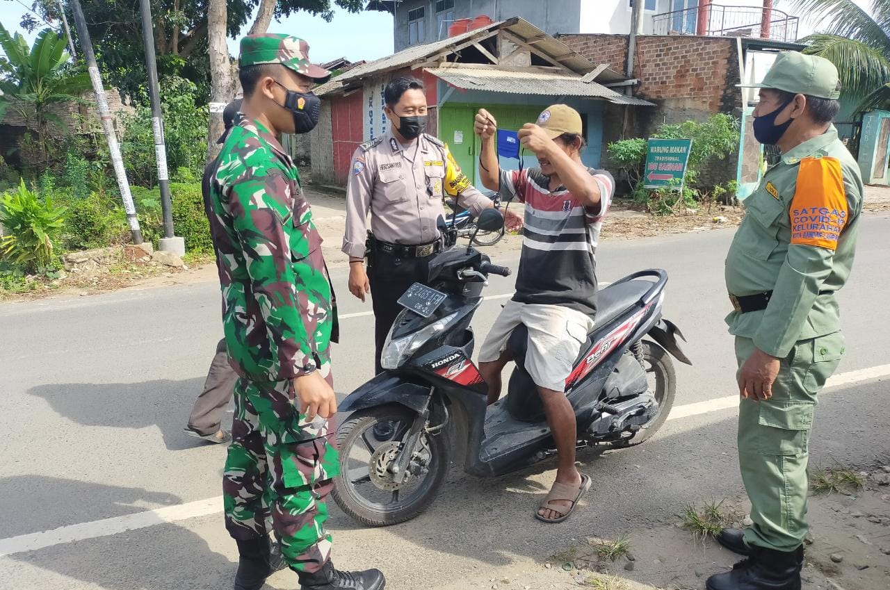 Personel Kodim 0410/KBL Terus Berikan Imbauan kepada Masyarakat Patuh Prokes