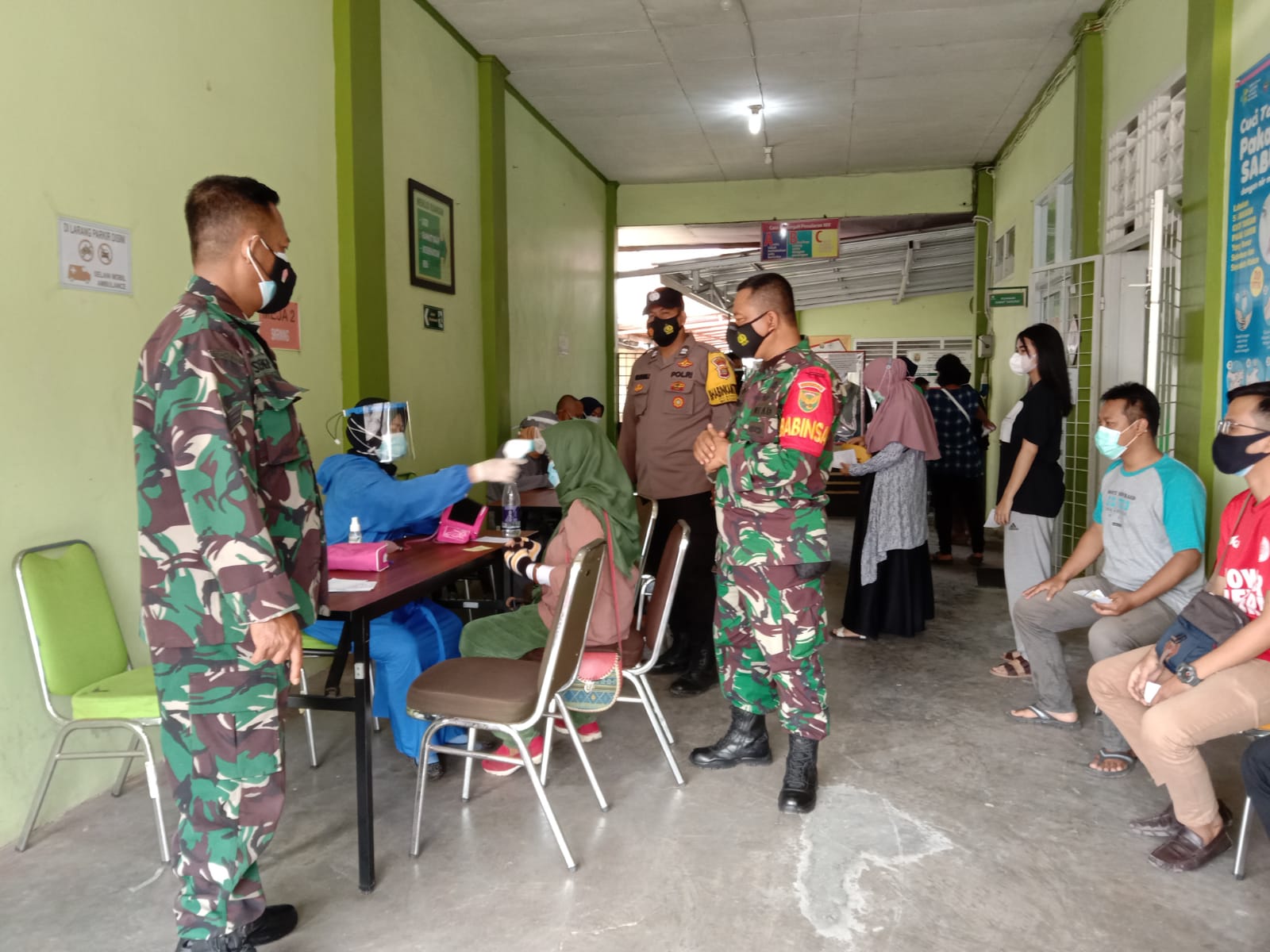 Babinsa Kodim 0410/KBL Terus Kawal Kegiatan Vaksinasi