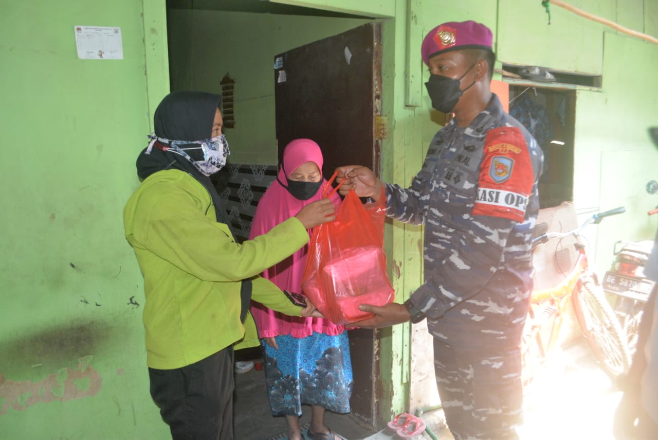 Dirikan Dapur Umum, Brigif 4 Marinir/BS Bantu 5 Kecamatan Ini