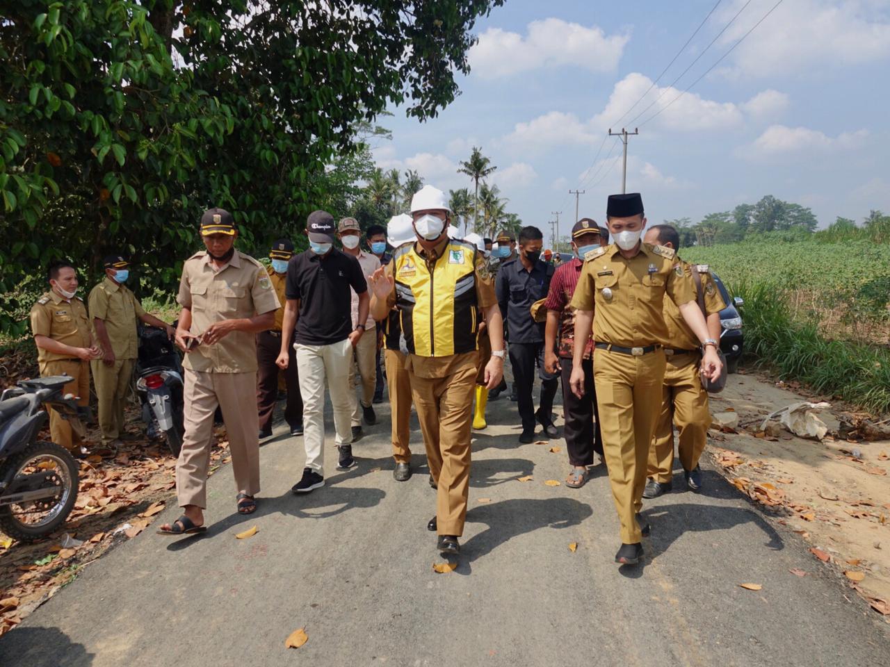 Jalan Hotmix 2.100 M di Seputihagung Diperbaiki