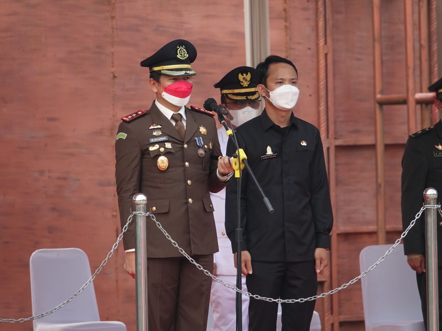 Kajari Jadi Irup Penurunan Bendera, Wabup Ajak Semua Majukan Lamteng