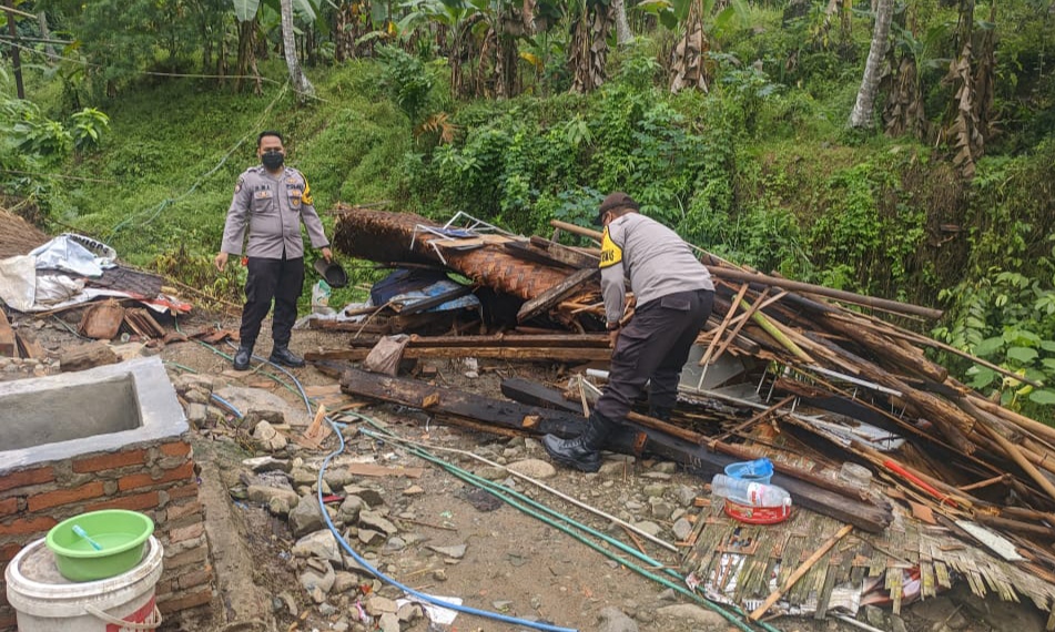 Braak, Rumah di Telukpandan Ambruk