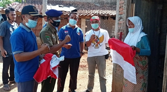 IARMI-FPI Pringsewu Bagi-bagi Bendera