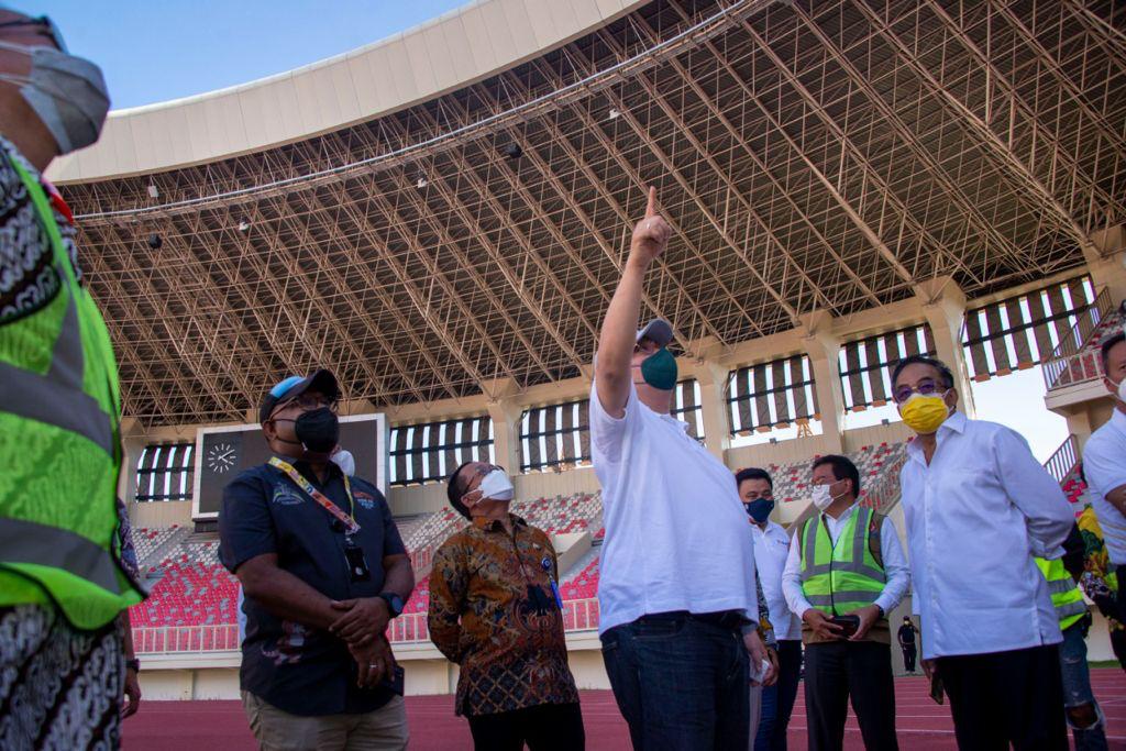 Menko Airlangga, Tinjau Kesiapan Venue Stadion Lukas Enembe dan Rencana Prokes