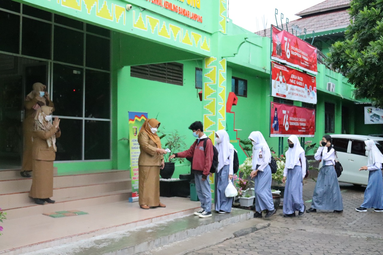 SMAN 14 Bandarlampung Berlakukan PTM terbatas dengan Sistem Shift