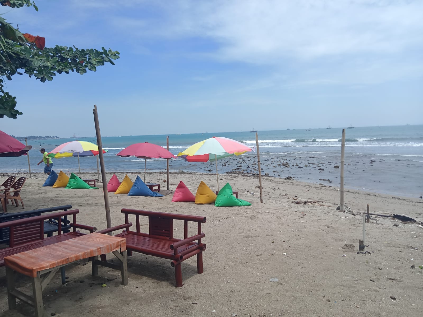 Ombak Tinggi, Pariwisata di Pantai Sepi Pengunjung