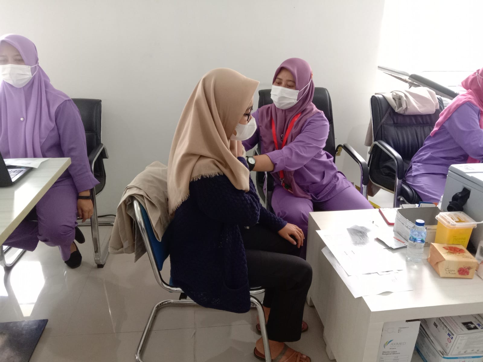 TNI-AD Gelar Serbuan Vaksin di Bandara Radin Inten II