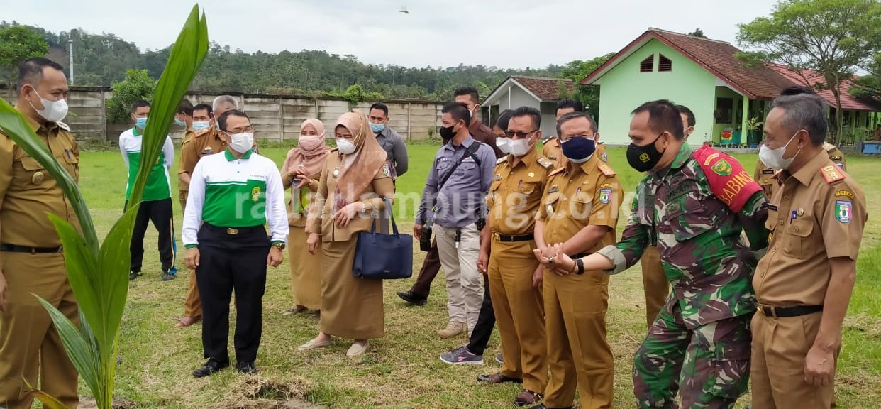 Green School di SMPN 5 Pringsewu, Padukan KBM Ruang Terbuka dan Kelas