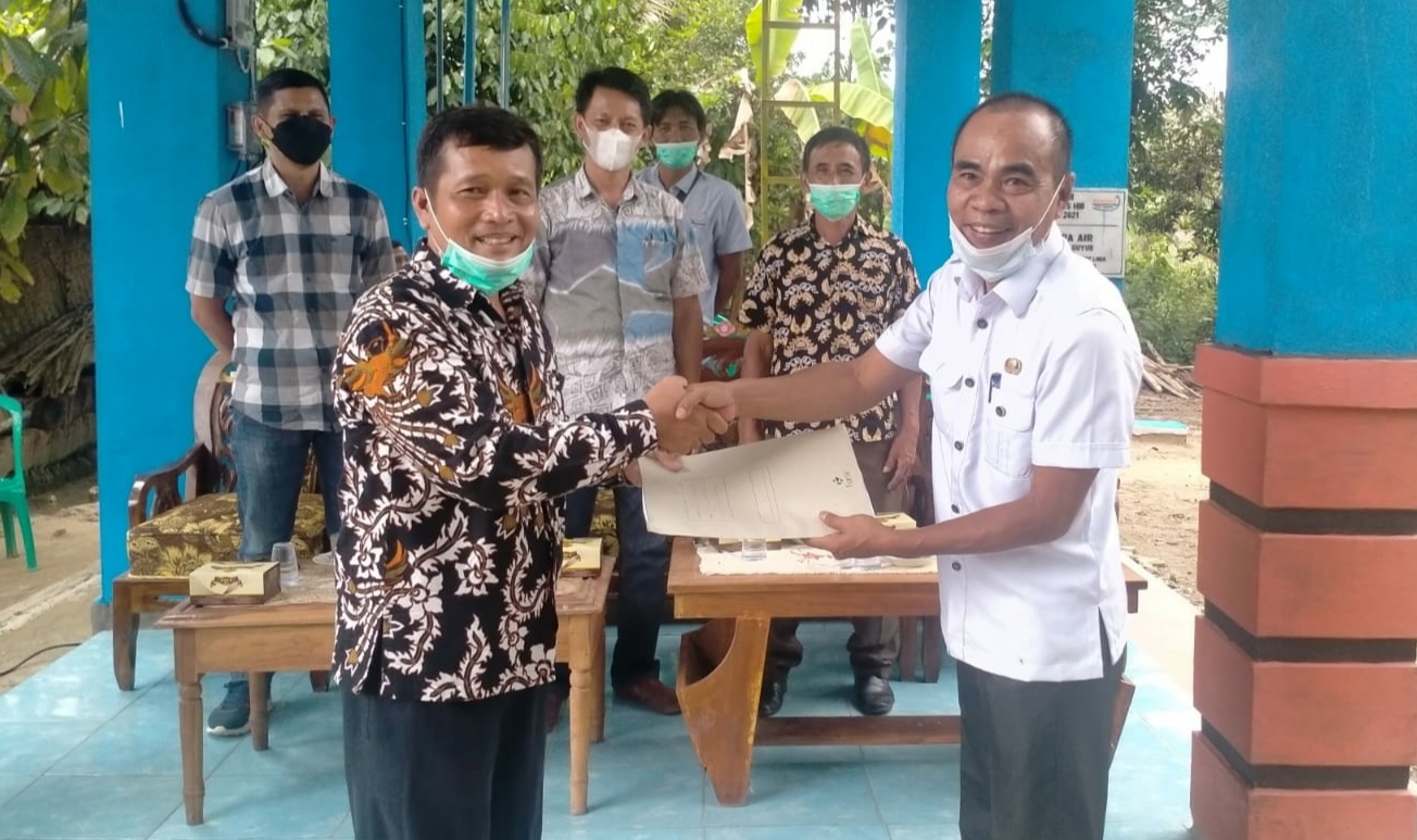 Disperkim Serahkan HID Pamsimas di Waykhilau