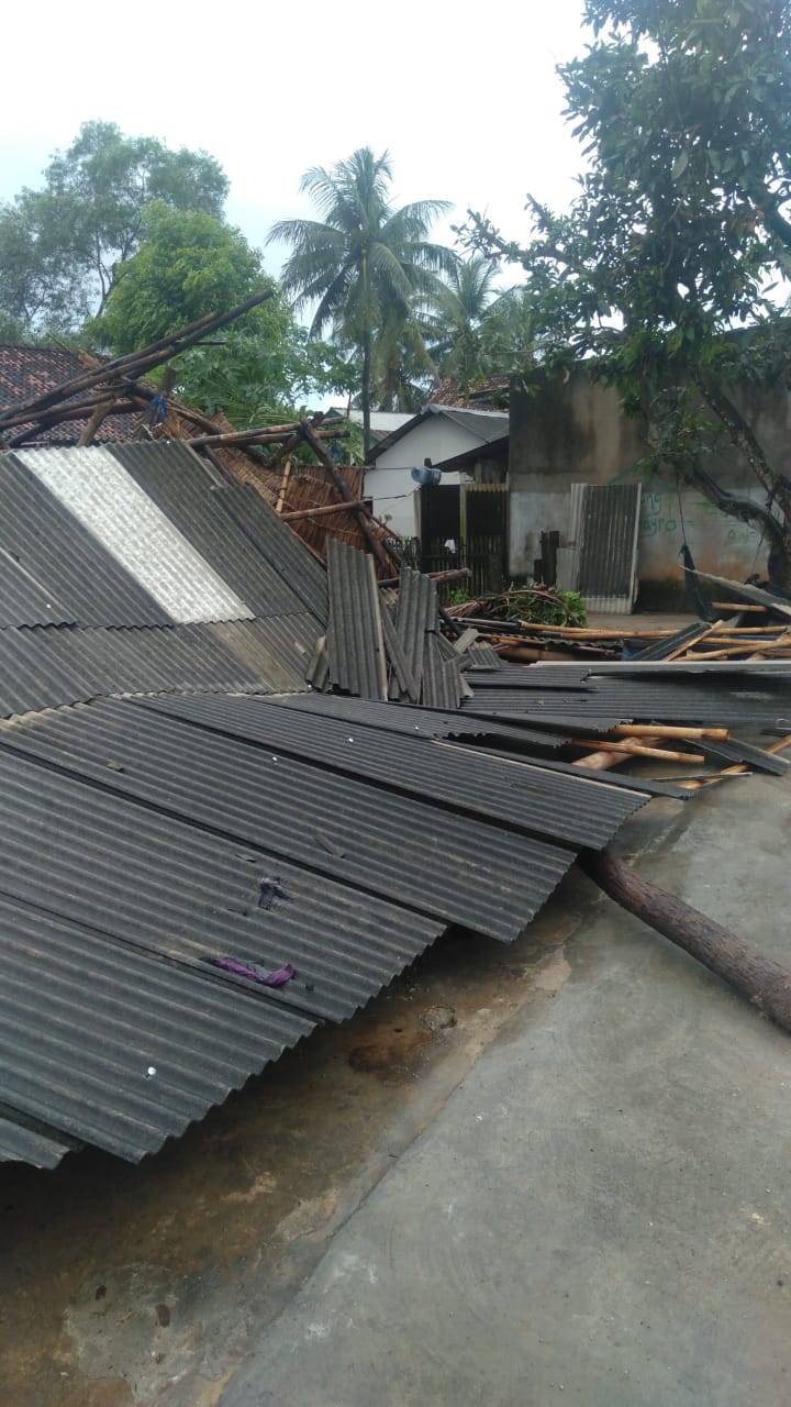 Puting Beliung Serang Lamtim, Belasan Rumah Rusak, hingga Rata dengan Tanah