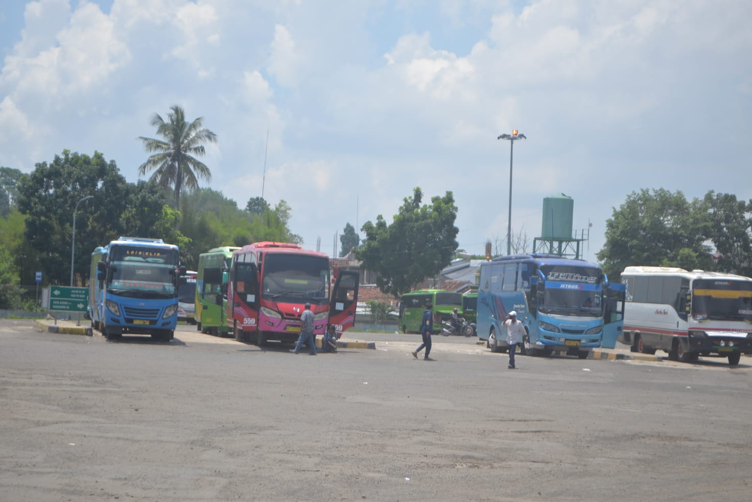 Turun Level, Geliat Penumpang Bus AKAP Terminal Rajabasa Masih Sepi