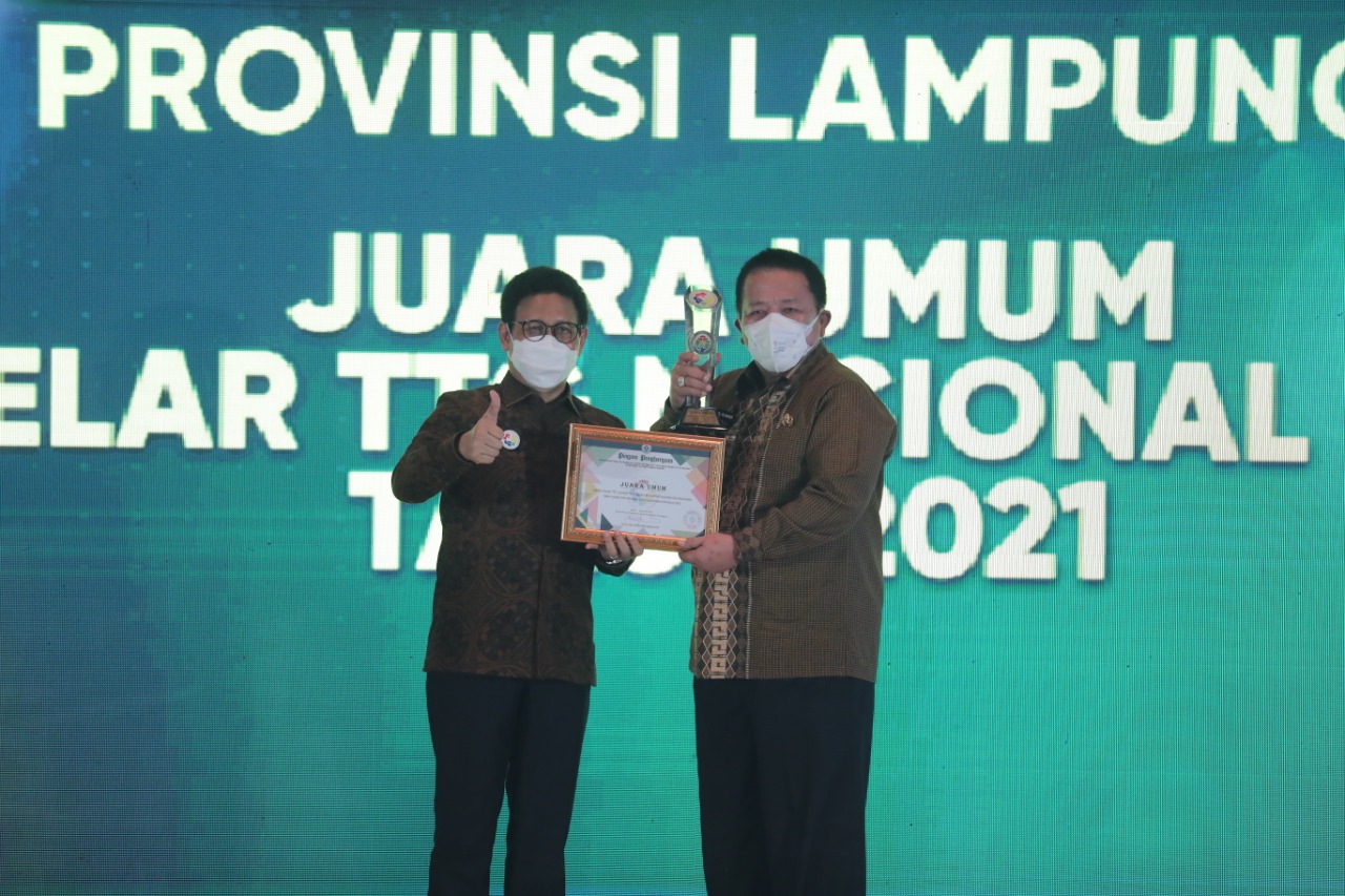 Lampung Juara Umum Teknologi Tepat Guna Nasional, Mendes PDT Serahkan Penghargaan kepada Gubernur