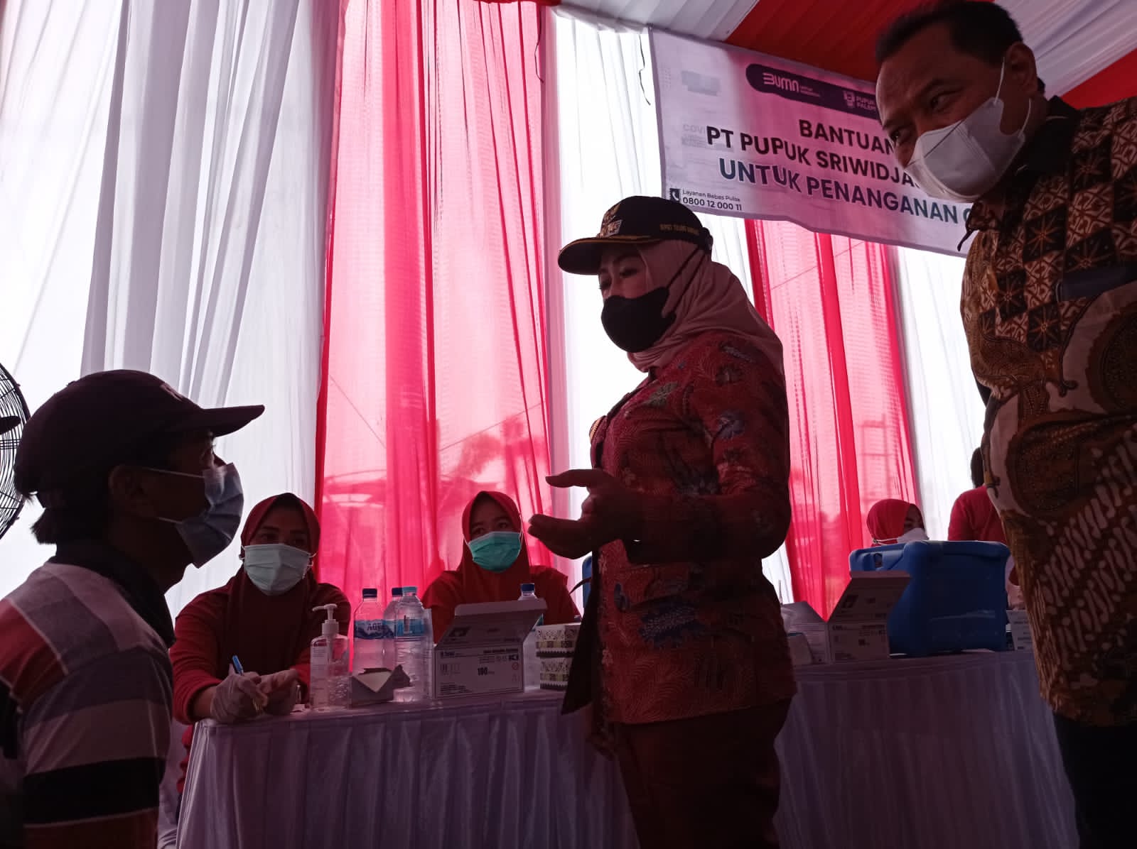 Pemkab Tuba dan PT Pusri Palembang Vaksinasi Pedagang Pasar Unit II