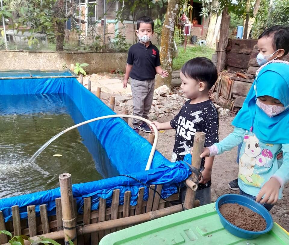 Sekolah Alam Lampung Gandeng RIK Luncurkan Tabung Ikan