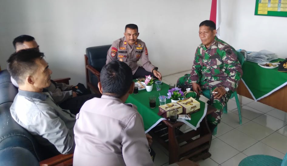 Surprise! Koramil Dapat Tumpeng Dari Polsek Pagelaran