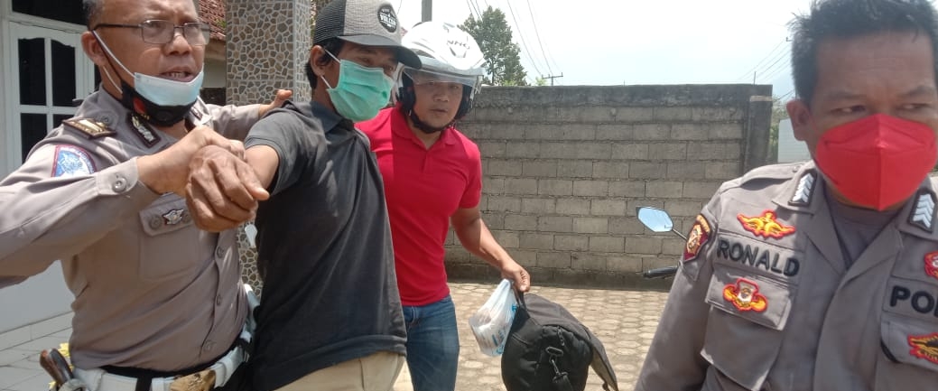 Mantan Istri Dinikahi, Suaminya Dibantai Depan Istri dan Anak