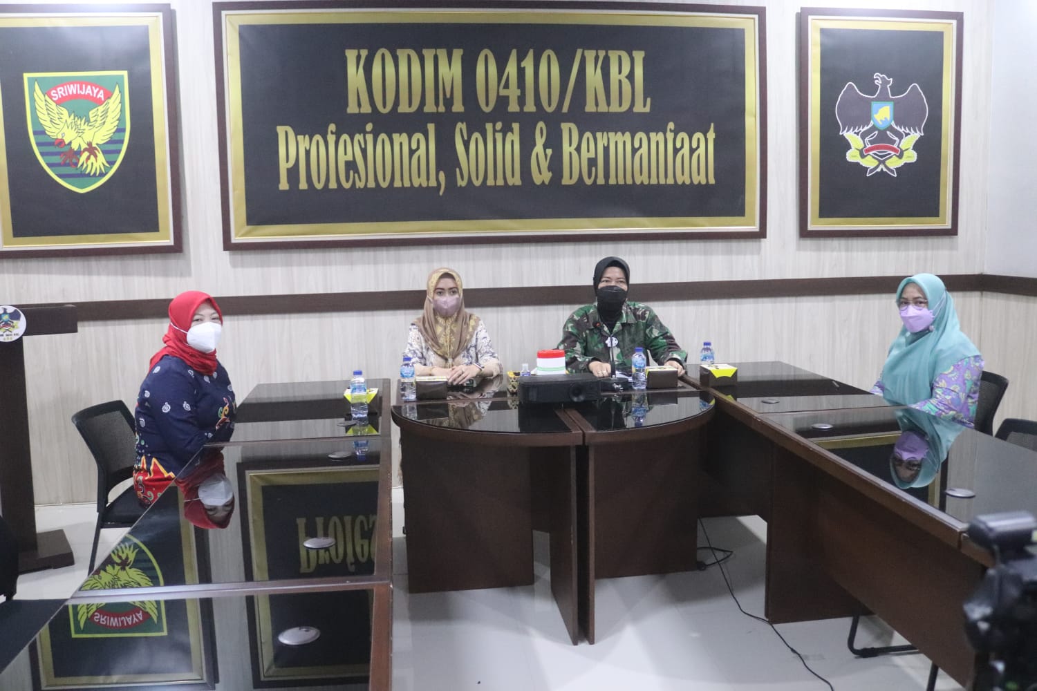 Pasi Pers Kodim 0410/KBL Dampingi Keluarga Latar Belakang Medis untuk Ikuti Sosialisasi Giat TNI AD