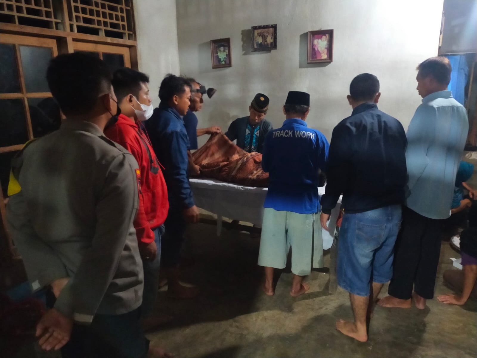 Asyik Mencari Ikan, Warga Pringsewu Tewas Dipatuk Ular