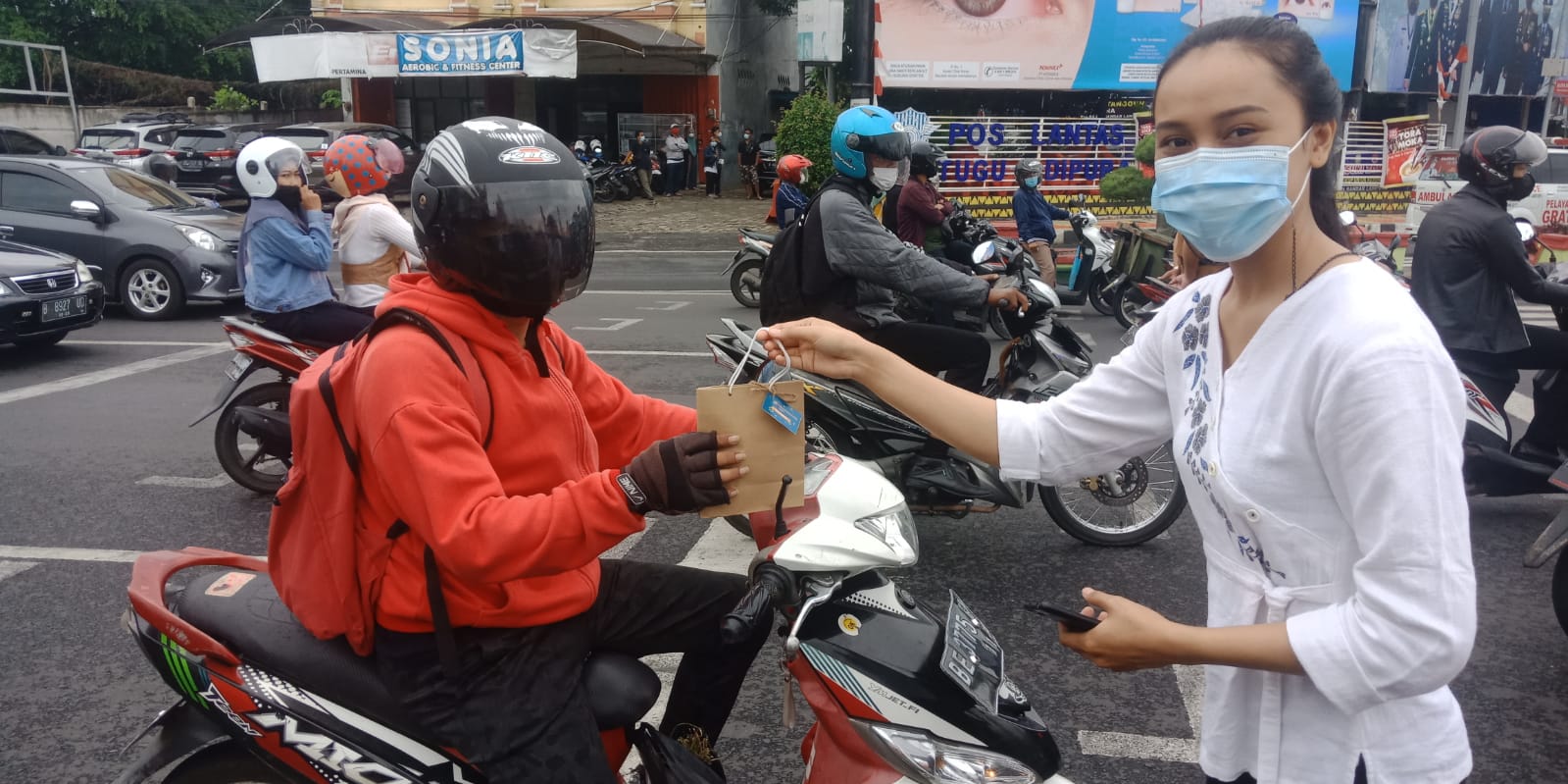 Peringati Insurance Day 2021, AAUI Lampung Bagikan Masker dan Hand Sanitizer untuk Warga