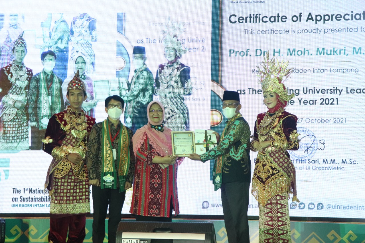 Rektor UIN Raden Intan Dapat Penghargaan UI GreenMetric Sebagai The Inspiring University Leader 2021