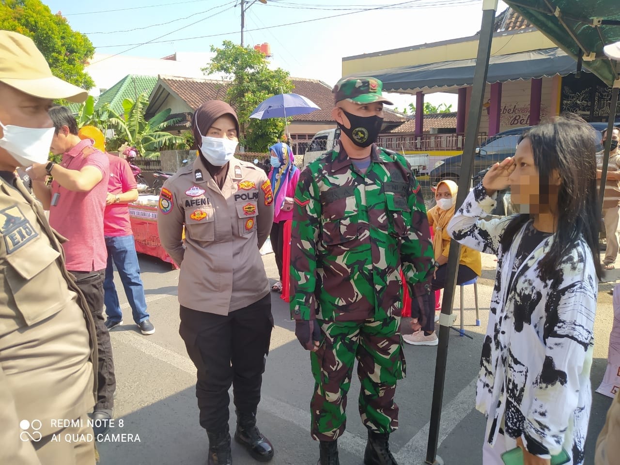 Anggota Kodim 0410/KBL Bersama Satgas Covid-19 Sambangi Wisata Kuliner UMKM Bung Karno