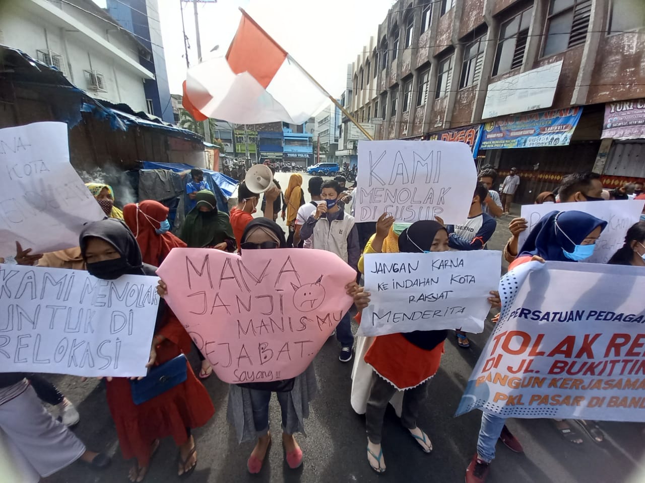 Tolak Relokasi, Persatuan PKL Gelar Orasi di Jl. Bambu Kuning