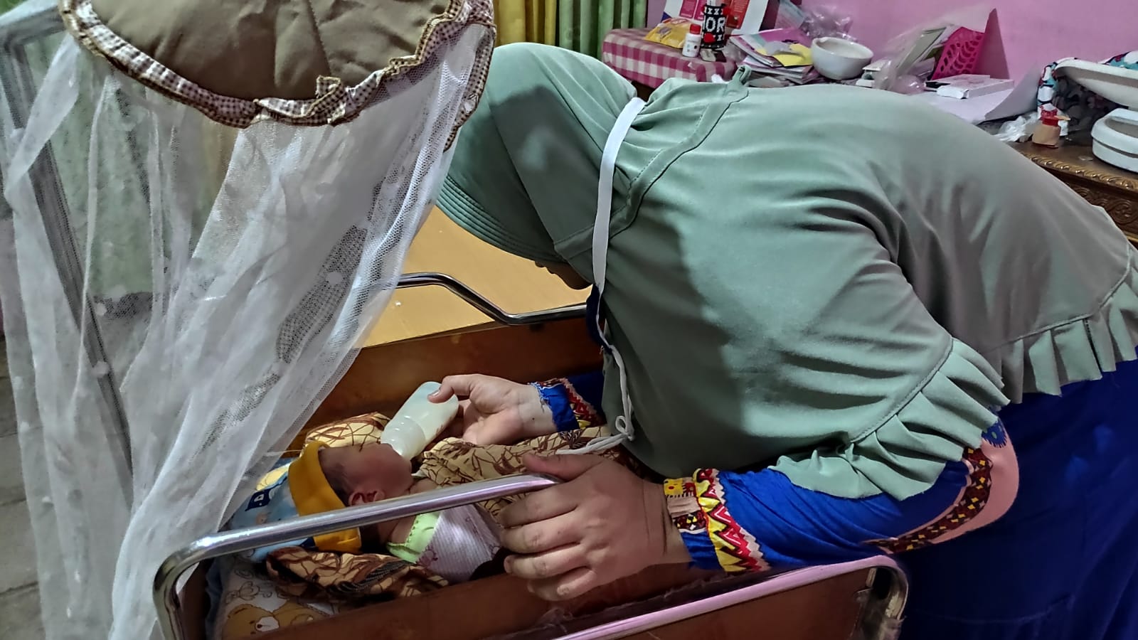 Ya Ampun.., Bayi Mungil Ini Ditemukan Tergeletak di Atas Sajadah Imam Masjid