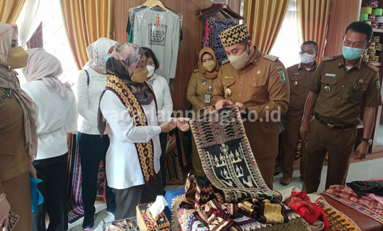 Komitmen Jadikan Negerikaton Sentra Tapis Lampung