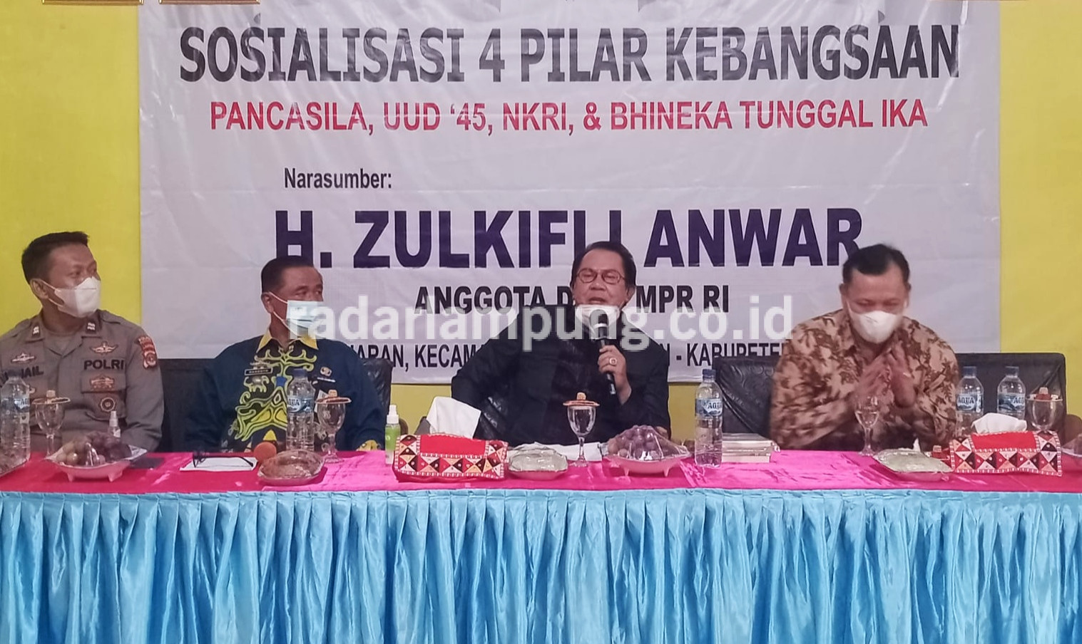 Kunjungi Padangcermin, Zulkifli Anwar Ingatkan Target Vaksinasi