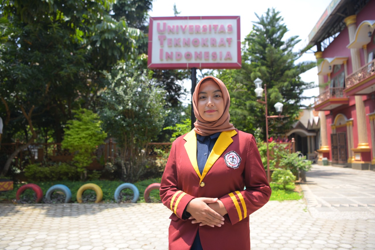 Membanggakan, Mahasiswi Universitas Teknokrat Indonesia Juara Nasional English Festival Universitas Bunda Muli