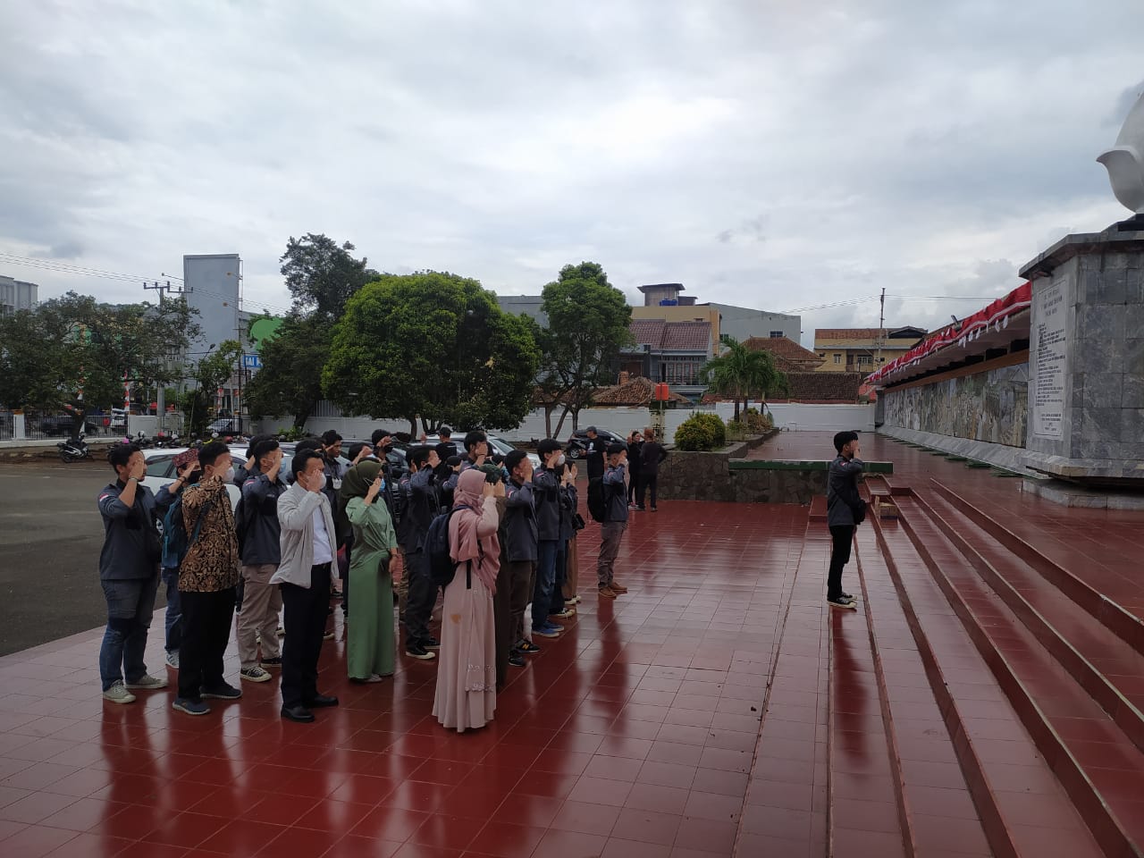 Civitas Akademika Teknik Sipil Universitas Teknokrat Indonesia Gelar Doa Bersama di TMP