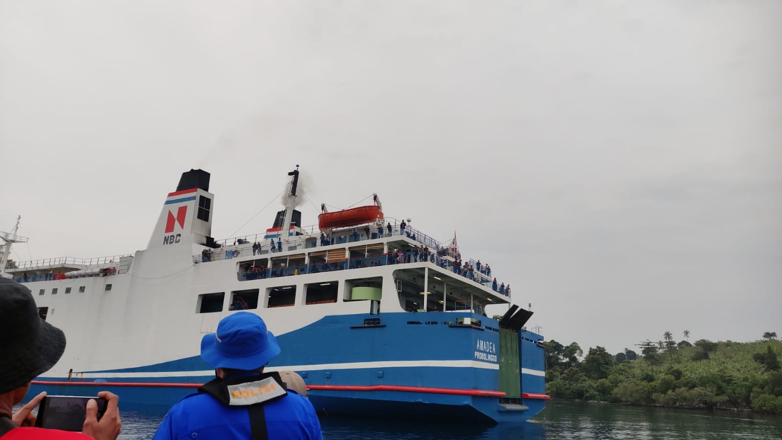 Bawa 342 Penumpang, 12 Jam KMP Amadea Kandas di Perairan Pulau Kandang Lunik Bakauheni