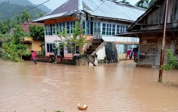 Banjir Kelumbayan Meluas, Tujuh Pekon Terdampak