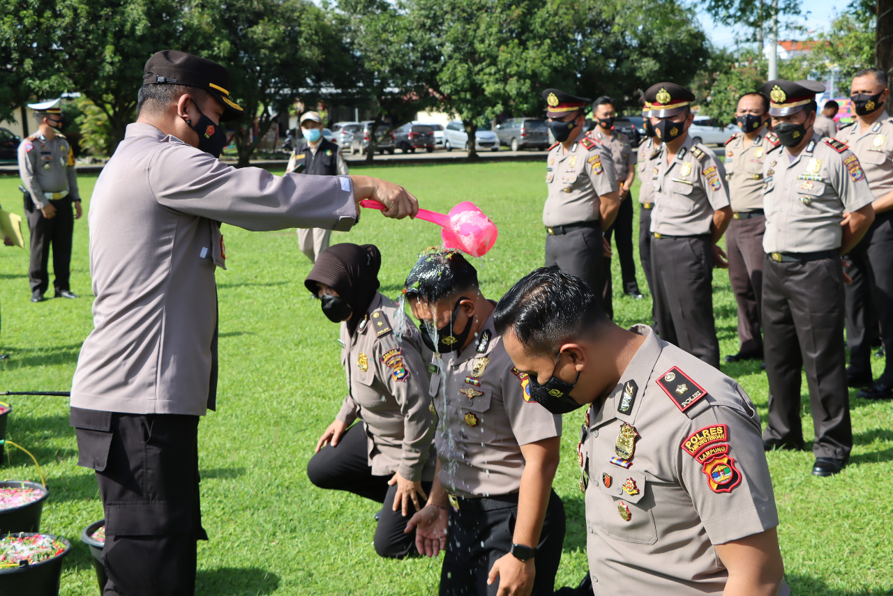 Kabag Ops., Kapolsek Terbanggibesar, dan Pakor Polwan Naik Pangkat Kompol