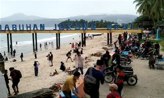 Katanya Pantai Labuhan Jukung Ditutup? Tapi Masih Ramai dan Ditarik Retribusi