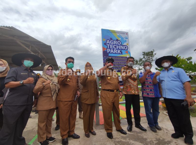 BI Awards 2021, Gubernur Lampung Serahkan Penghargaan ke KPT Maju Sejahtera