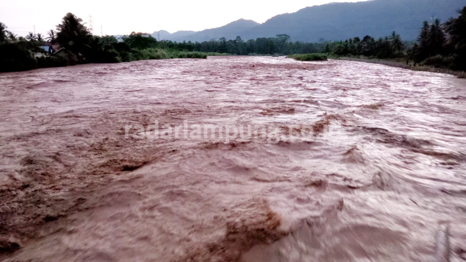 Pembangunan Tanggul tak Selesai Jadi Pemicu Banjir di Bandarnegeri Semuong