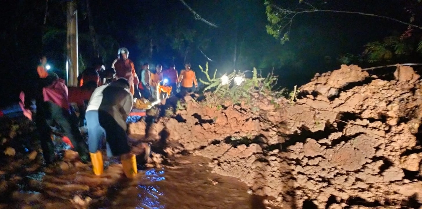 Tiga Jam Tertimbun, Jalur Liwa-Krui Bisa Dilalui, Tapi Buka Tutup