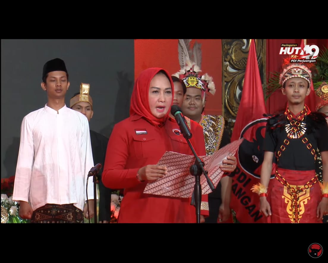 HUT PDI Perjuangan, Winarti Bacakan Pancasila di Depan Presiden dan Megawati
